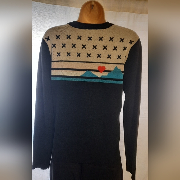 Kavu Other - Kavu Black and White Crewneck Sweater with Unique Pattern